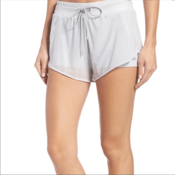 Alo yoga ambiance shorts - Picture 1 of 7